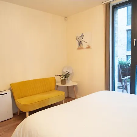 Spacious 1 Bed With Workspace, Coffee & Free Secure Parking 아파트 버밍엄