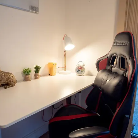 아파트 Spacious 1 Bed With Workspace, Coffee & Free Secure Parking