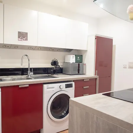 Spacious 1 Bed With Workspace, Coffee & Free Secure Parking 아파트 버밍엄